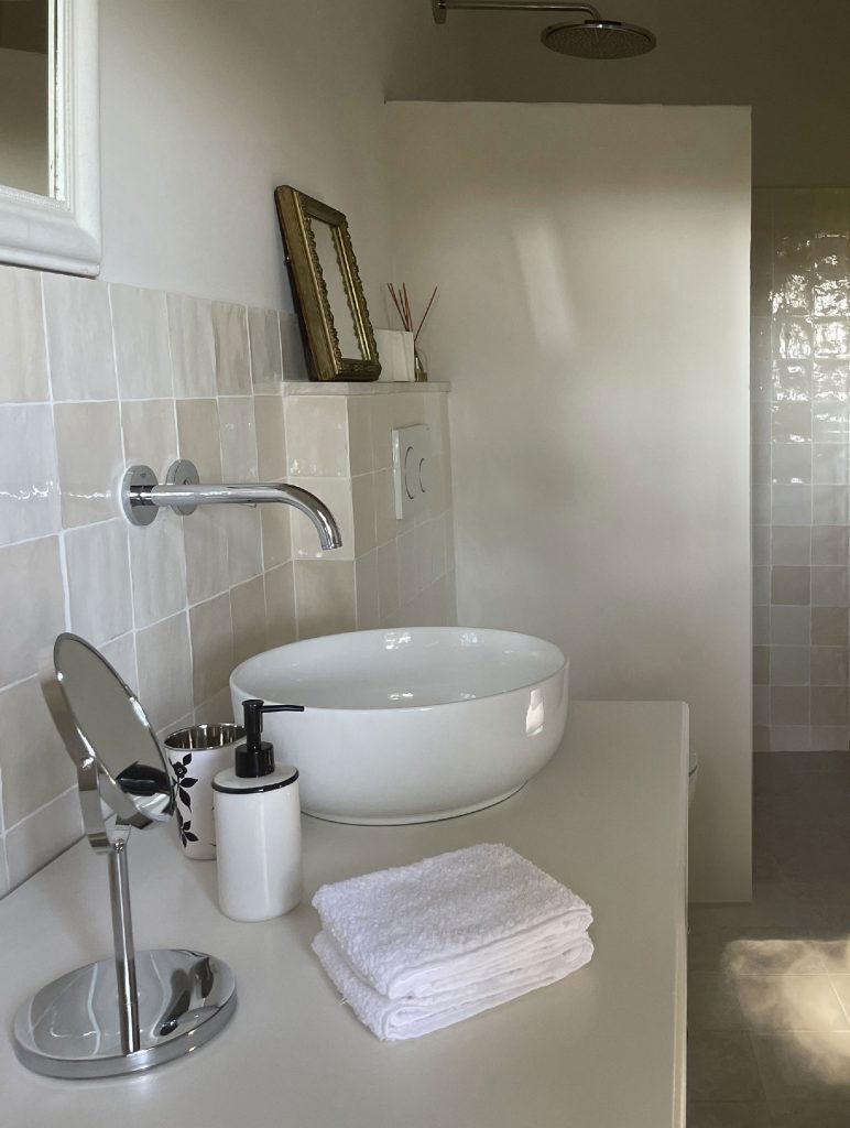 Salle de bain et la douche à l'italienne du Studio